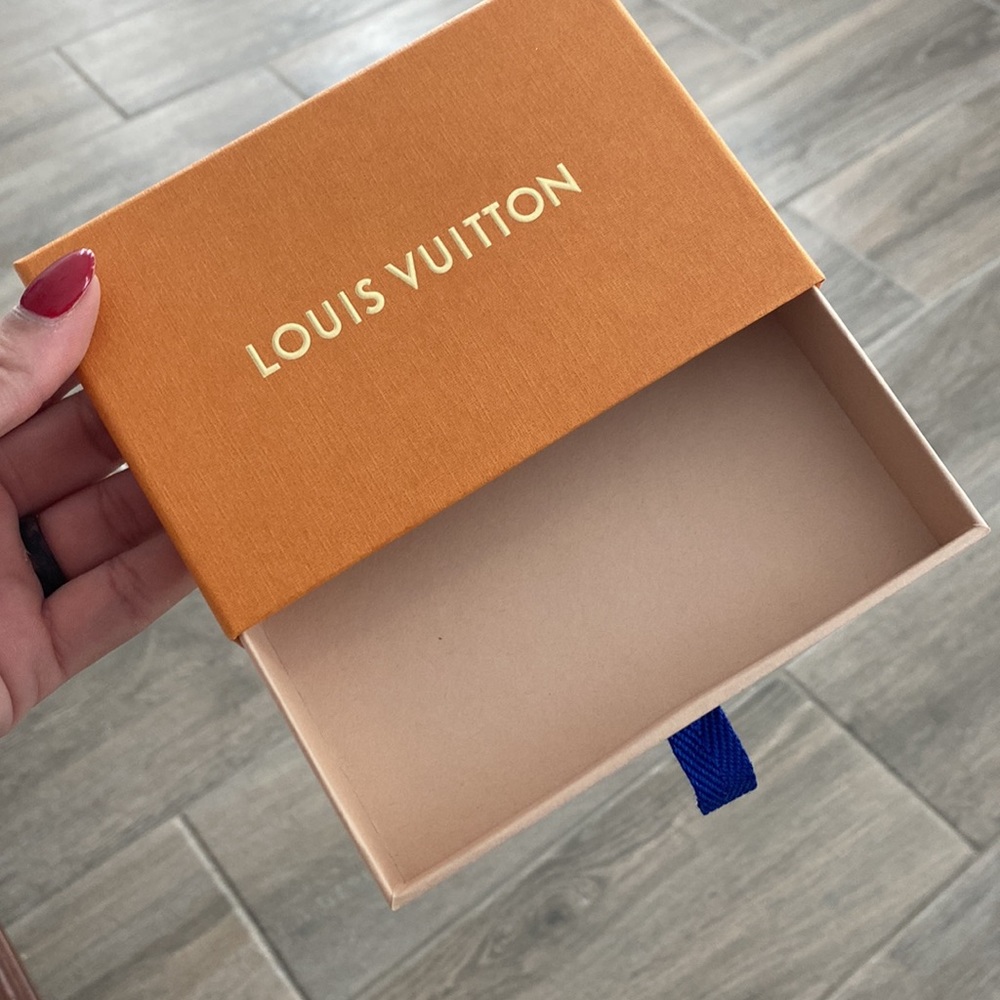 LV box - Picture 2 of 4